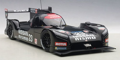 Modellino auto scala 1:18 AutoArt NISSAN GTR modellismo racing da collezione