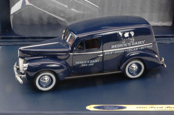 Modellino auto scala 1:43 Ford Genuine Parts  FORD PANEL VAN BEDICKS DAIRY 1935 modellismo diecast collezione