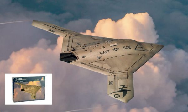 Modellino modellismo kit di montaggio aerei Italeri  X-47B KIT 1:72 model