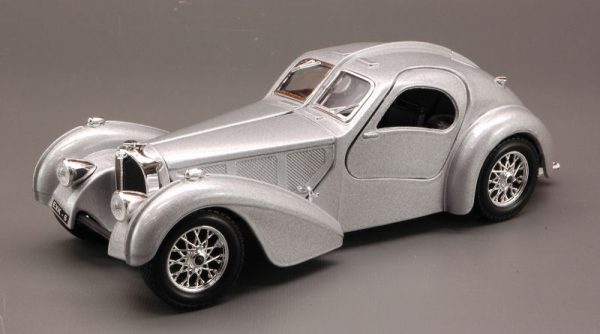 Modellino auto scala 1:24 Burago BUGATTI ATLANTIC modellismo epoca diecast