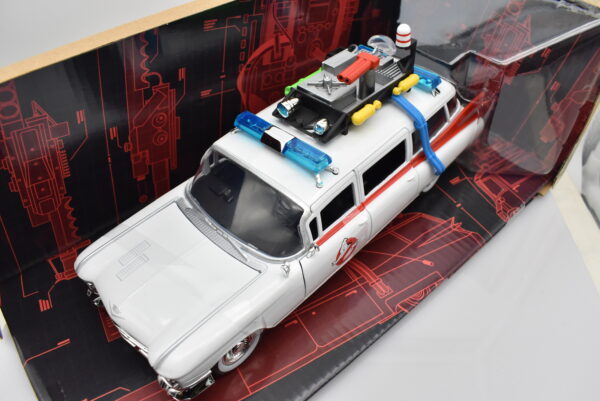 Modellino auto scala 1:24 CADILLAC GHOSTBUSTERS ECTO-1 film movie modellismo statico da collezione - immagine 4