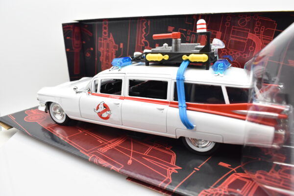 Modellino auto scala 1:24 CADILLAC GHOSTBUSTERS ECTO-1 film movie modellismo statico da collezione - immagine 3