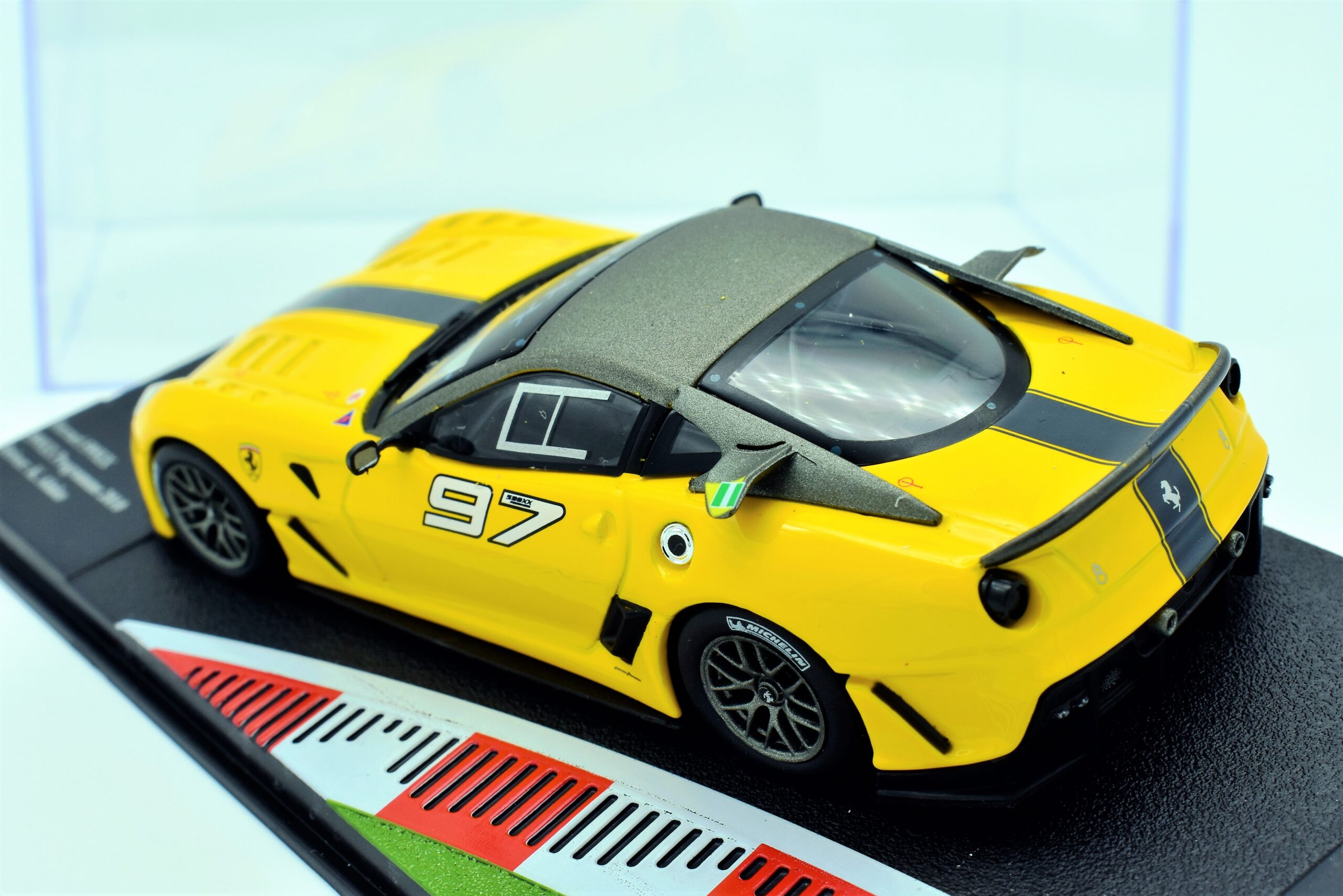 Voiture Miniature Ferrari 599XX 1/43 - Modèle De Collection Ixo - Édition 2010 - Présentée En Boîte Vitrine