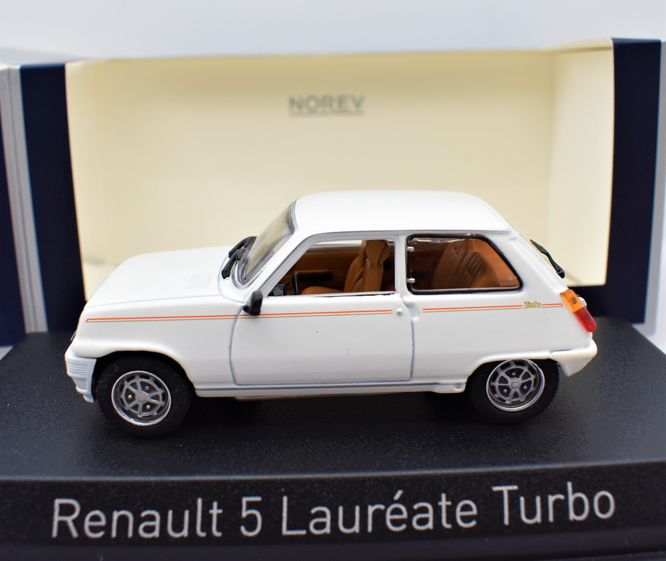 Modellino auto scala 1:43 Renault 5 Laureate Turbo diecast modellismo  statico da collezione norev - Arcadia Modellismo