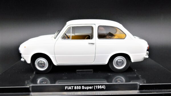 Modellino auto scala 1:24 Fiat 850 modellismo statico da collezione - immagine 2