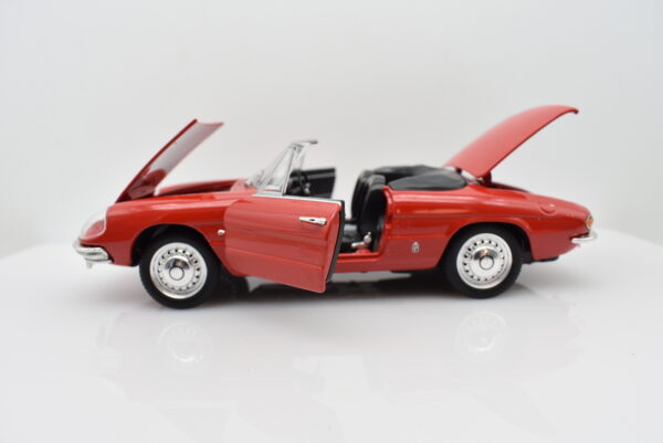 Modellino auto scala 1:24 Alfa Romeo 1600 Spider Duetto modellismo statico da collezione