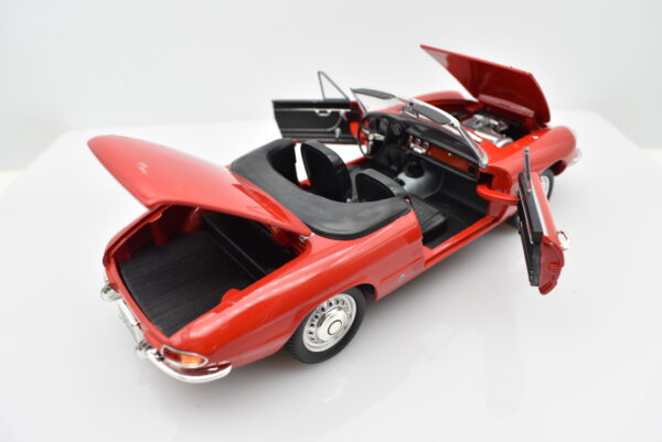 Modellino auto scala 1:24 Alfa Romeo 1600 Spider Duetto modellismo statico da collezione - immagine 3