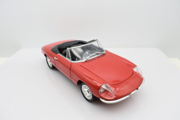 Modellino auto scala 1:24 Alfa Romeo 1600 Spider Duetto modellismo statico da collezione - immagine 4