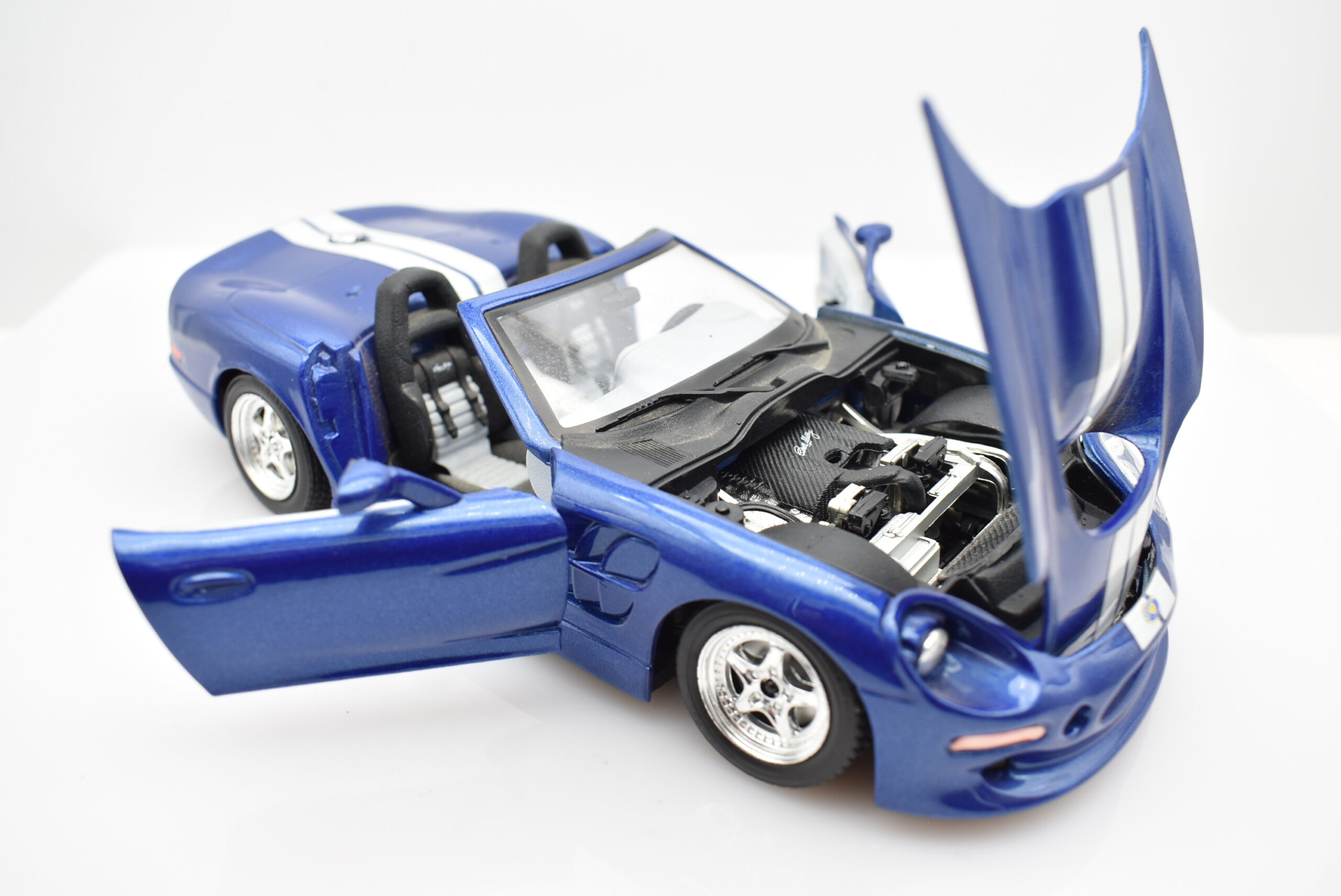 Modellino auto scala 1:24 Shelby Serie 1 modellismo statico da collezione Burago - immagine 5
