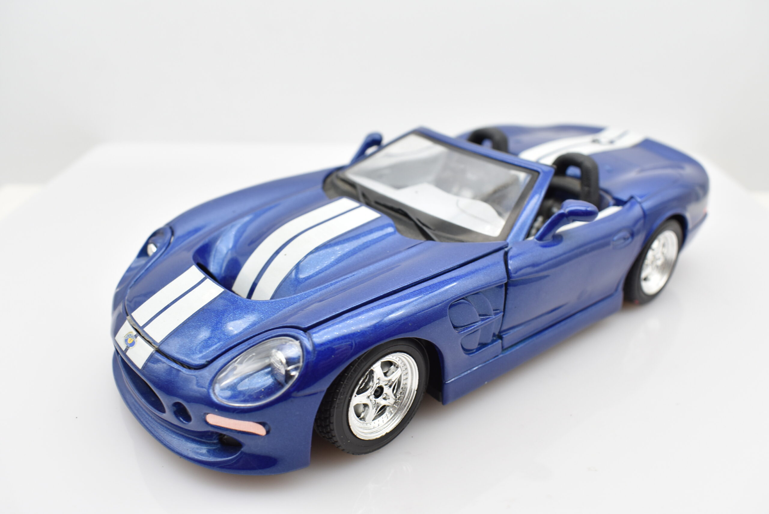Modellino auto scala 1:24 Shelby Serie 1 modellismo statico da collezione Burago - immagine 8