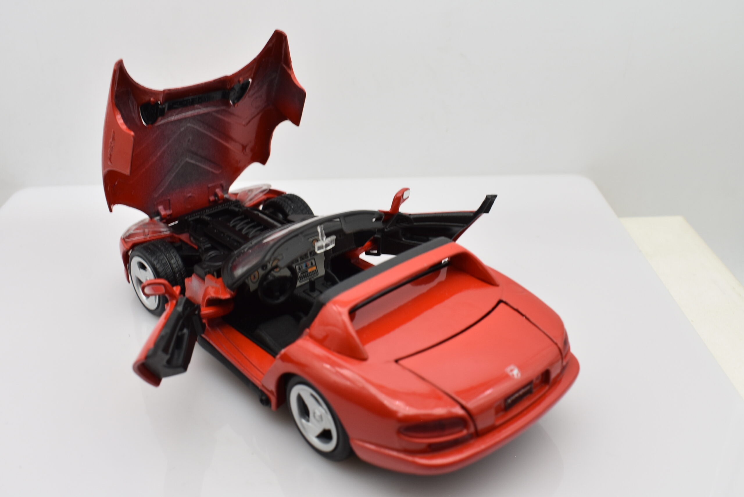 Modellino auto scala 1:24 Dodge Viper RT/10 modellismo statico da collezione Maisto - immagine 2