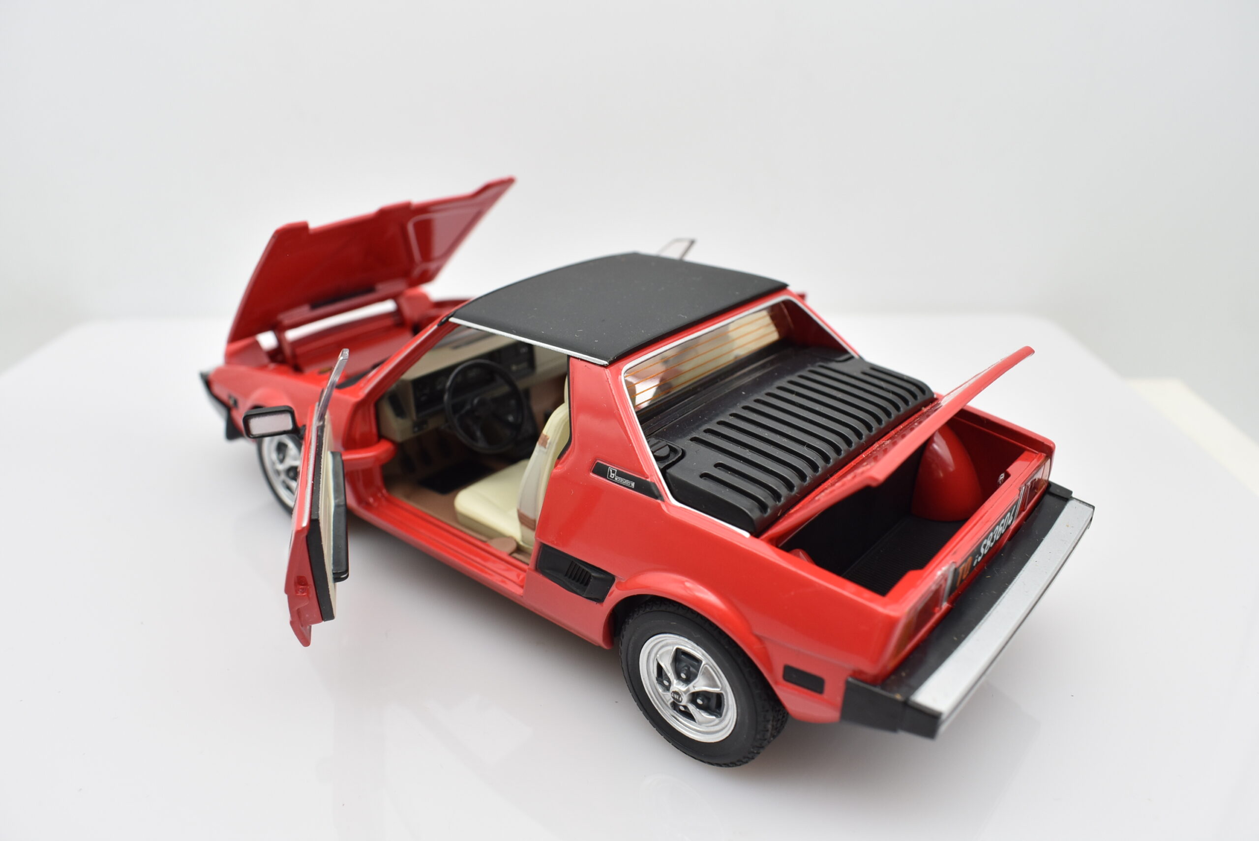 Modellino auto FIAT X1/9 x19 rosso scala 1/24 diecast modellismo collezione raro - immagine 12