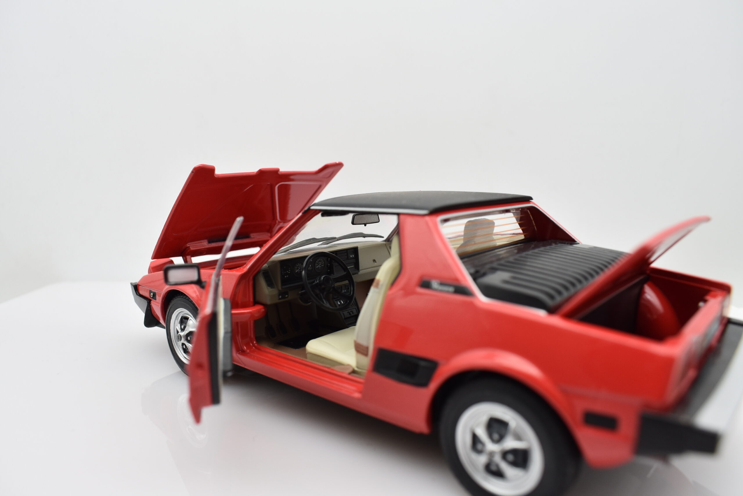 Modellino auto FIAT X1/9 x19 rosso scala 1/24 diecast modellismo collezione raro - immagine 2