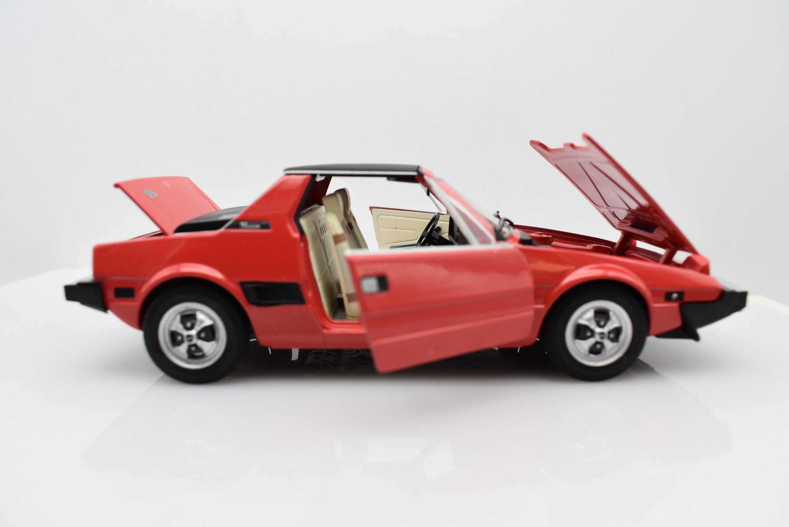 Modellino auto FIAT X1/9 x19 rosso scala 1/24 diecast modellismo collezione raro - immagine 4