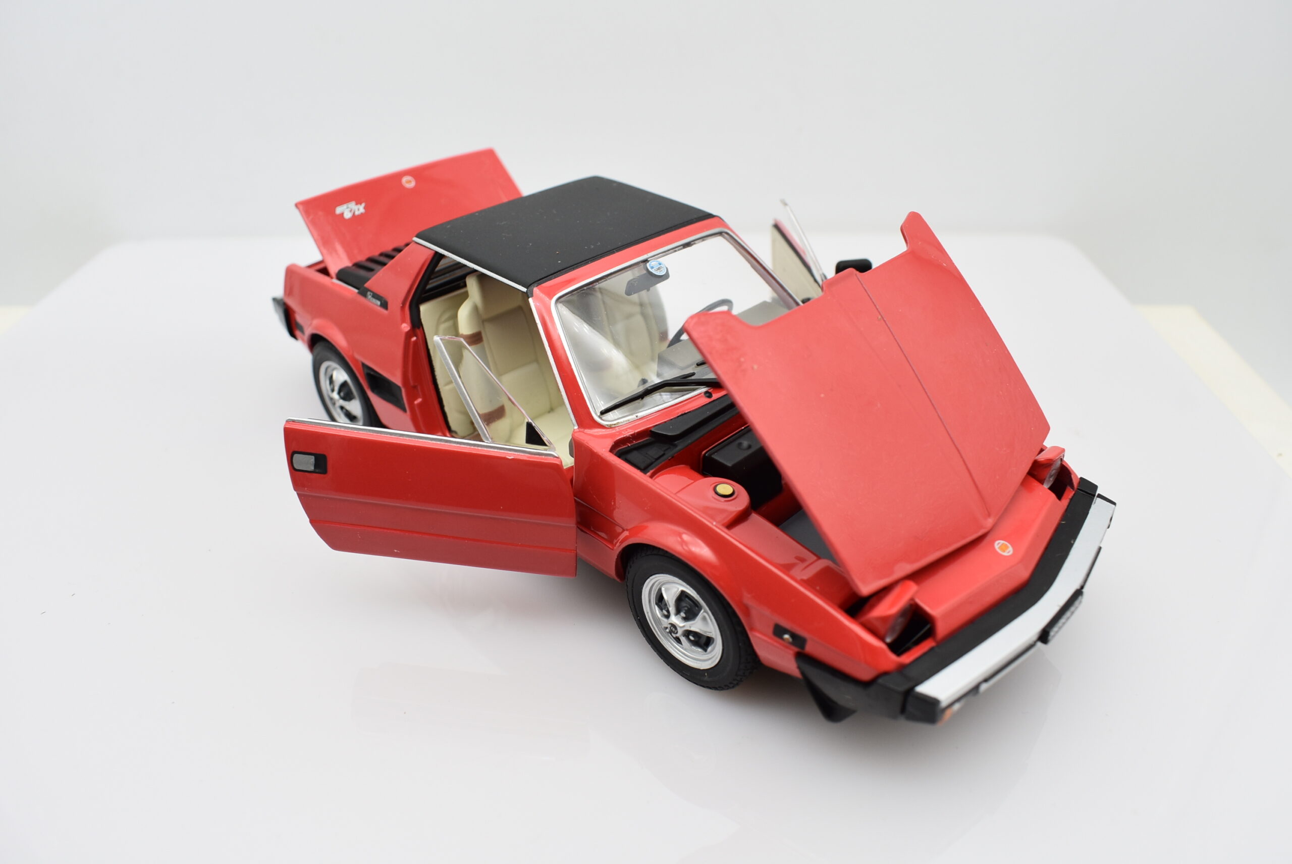 Modellino auto FIAT X1/9 x19 rosso scala 1/24 diecast modellismo collezione raro - immagine 5