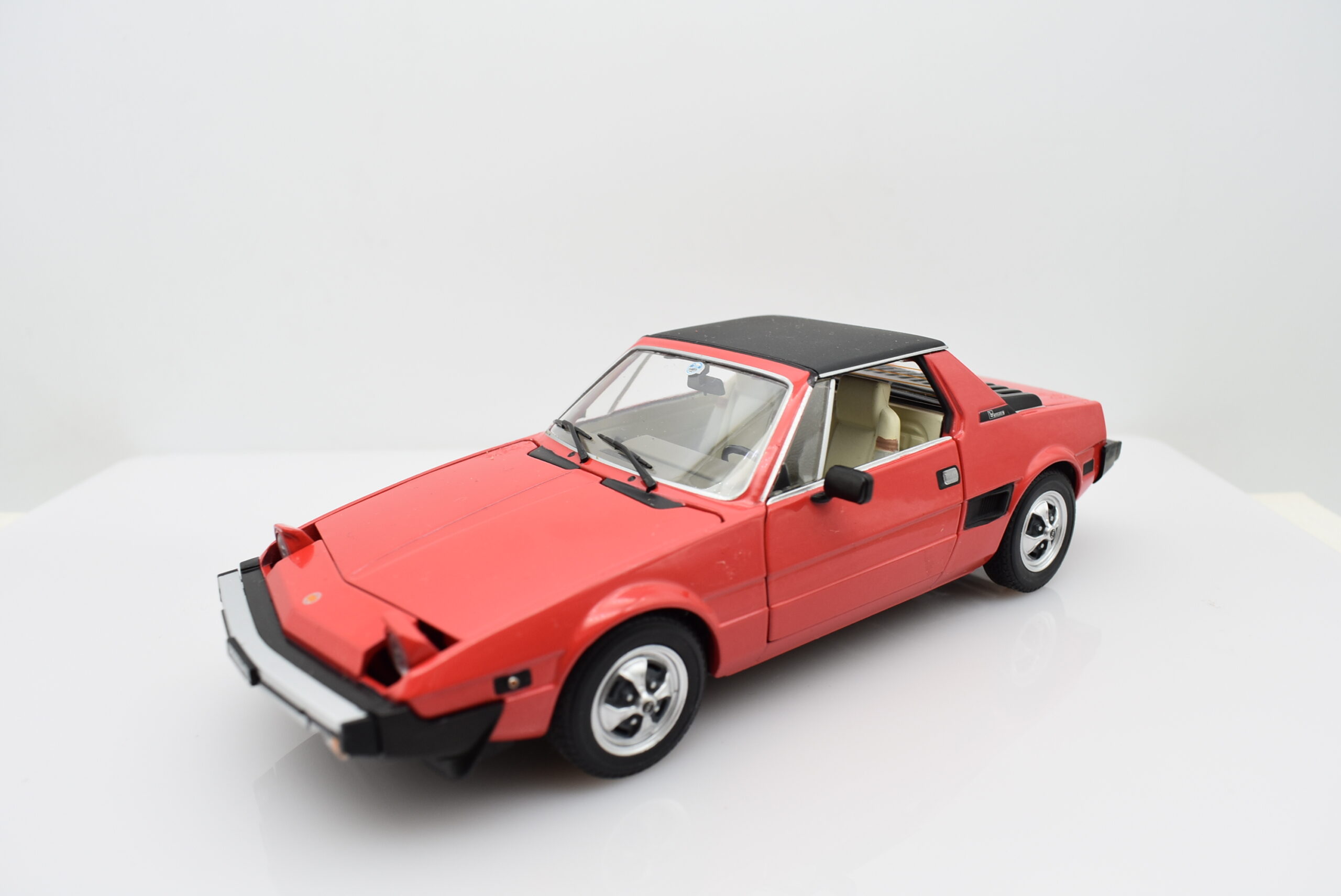 Modellino auto FIAT X1/9 x19 rosso scala 1/24 diecast modellismo collezione raro - immagine 8