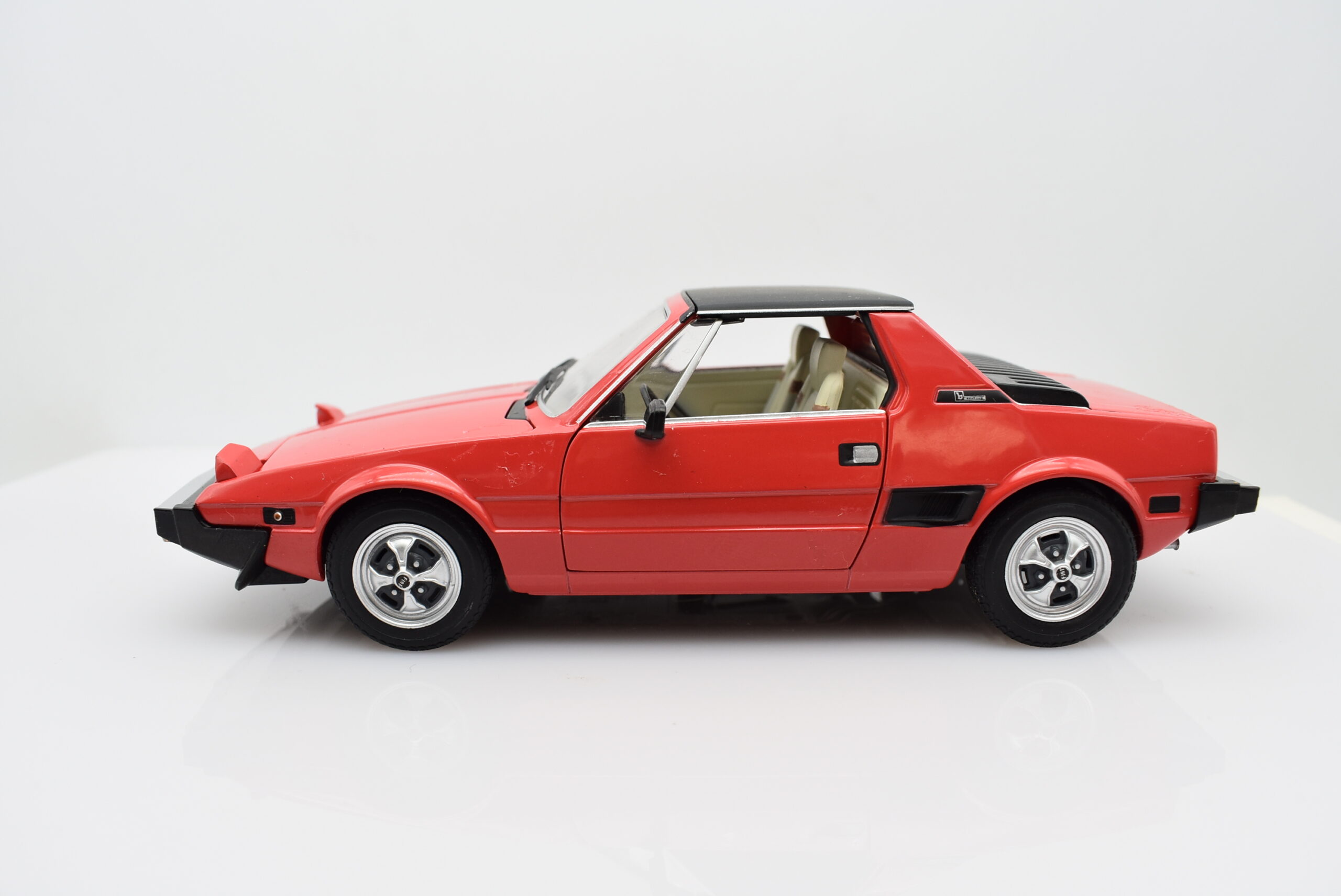 Modellino auto FIAT X1/9 x19 rosso scala 1/24 diecast modellismo collezione raro - immagine 9