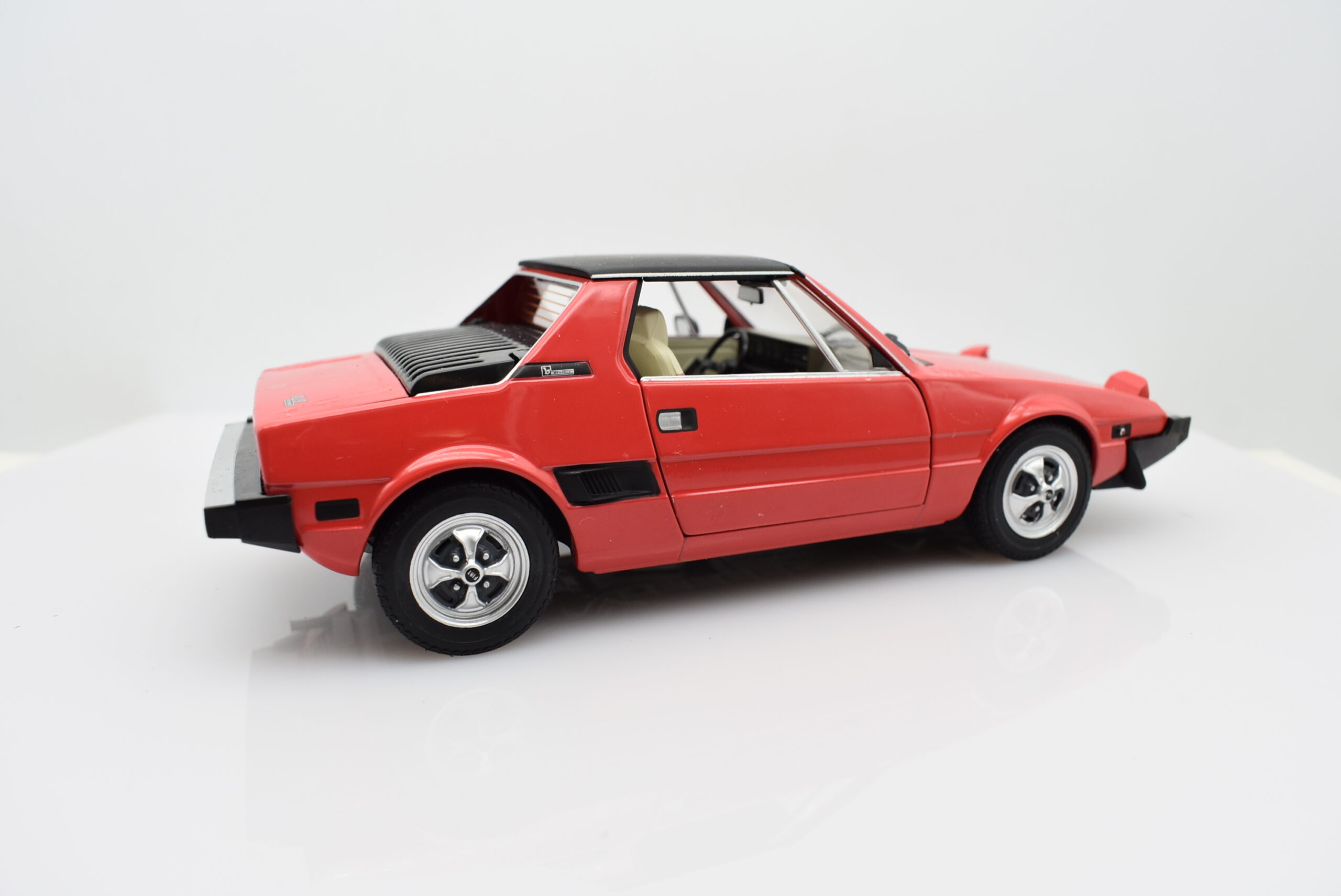Modellino auto FIAT X1/9 x19 rosso scala 1/24 diecast modellismo collezione raro - immagine 11