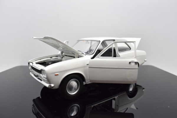 Modellino auto Ford Escort scala 1:24 diecast collezione modellismo statico - immagine 2
