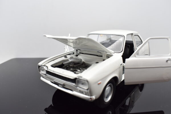 Modellino auto Ford Escort scala 1:24 diecast collezione modellismo statico - immagine 4
