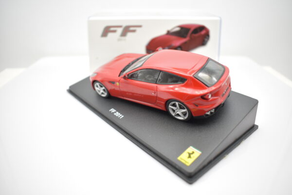 Modellino auto scala 1:43 Ferrari GT Collection FF diecast modellismo da collezione - immagine 2