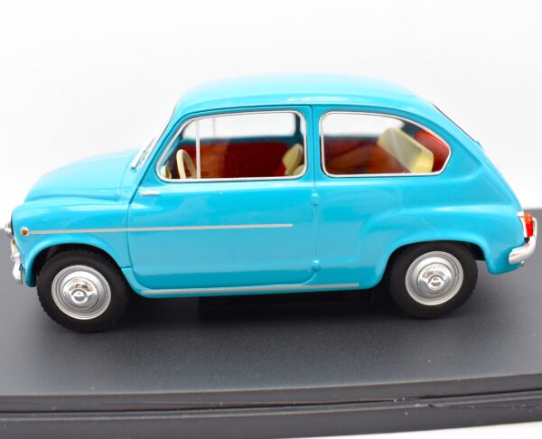 Modellino auto Fiat 600 scala 1:24 modellismo statico da collezione - immagine 2