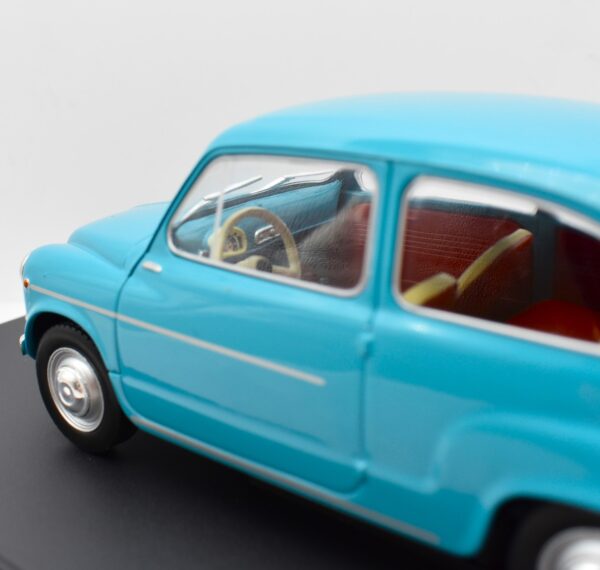 Modellino auto Fiat 600 scala 1:24 modellismo statico da collezione - immagine 4