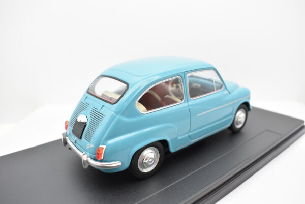 Modellino auto Fiat 600 scala 1:24 modellismo statico da collezione - immagine 7