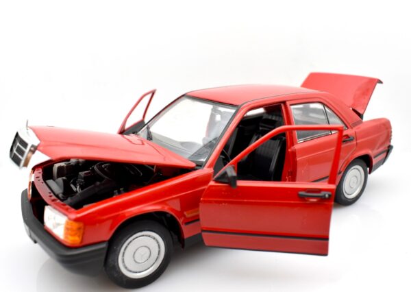 Modellino auto Mercedes 190E scala 1/24 diecast modellismo collezione statico - immagine 2