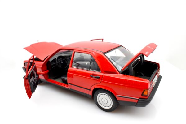 Modellino auto Mercedes 190E scala 1/24 diecast modellismo collezione statico - immagine 3