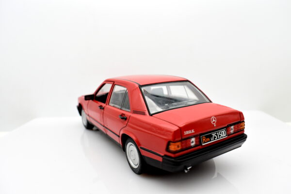Modellino auto Mercedes 190E scala 1/24 diecast modellismo collezione statico - immagine 7