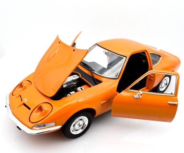 Modellino auto scala 1:24 Opel GT 1900 modellismo statico da collezione - immagine 2