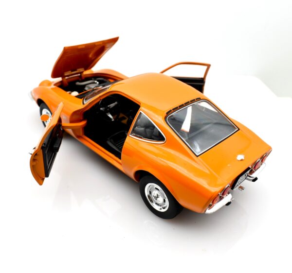 Modellino auto scala 1:24 Opel GT 1900 modellismo statico da collezione - immagine 4
