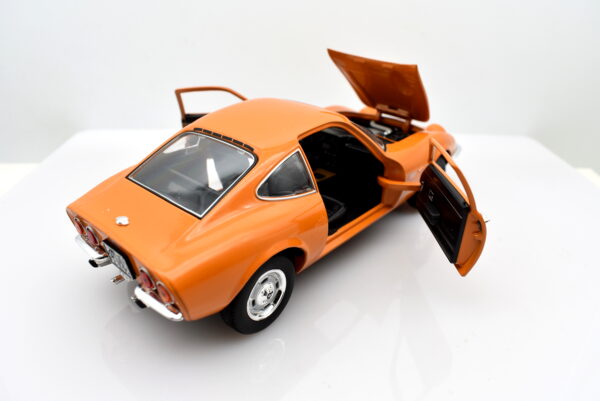 Modellino auto scala 1:24 Opel GT 1900 modellismo statico da collezione - immagine 7