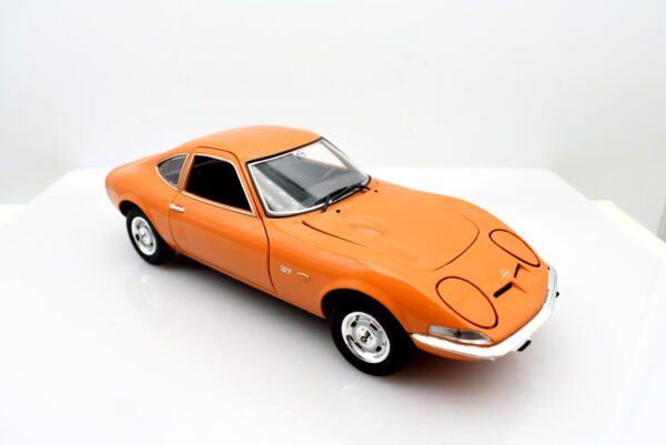 Modellino auto scala 1:24 Opel GT 1900 modellismo statico da collezione - immagine 9