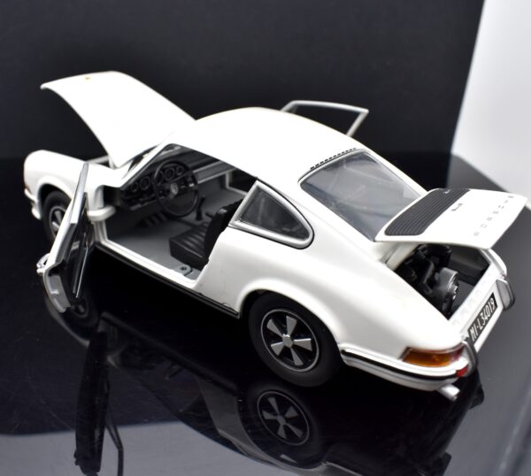 Modellino auto scala 1:24 Porsche 911 S 2.4 modellismo statico da collezione - immagine 3