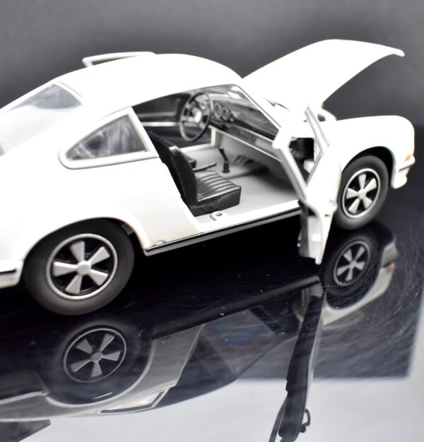 Modellino auto scala 1:24 Porsche 911 S 2.4 modellismo statico da collezione - immagine 8