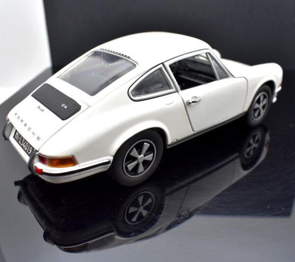 Modellino auto scala 1:24 Porsche 911 S 2.4 modellismo statico da collezione - immagine 9