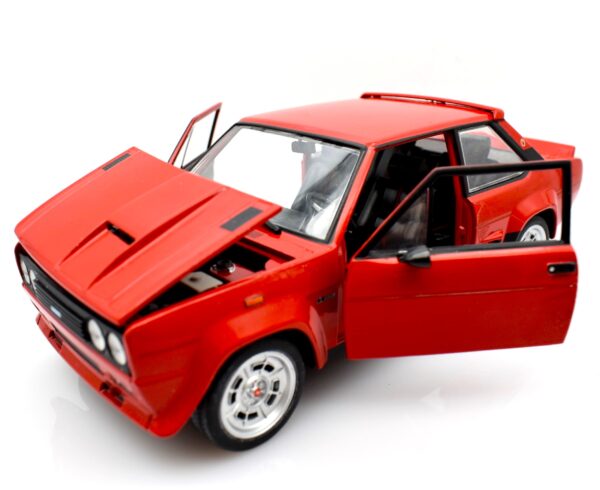 Modellino auto scala 1:24 Fiat 131 Abarth modellismo statico da collezione - immagine 2