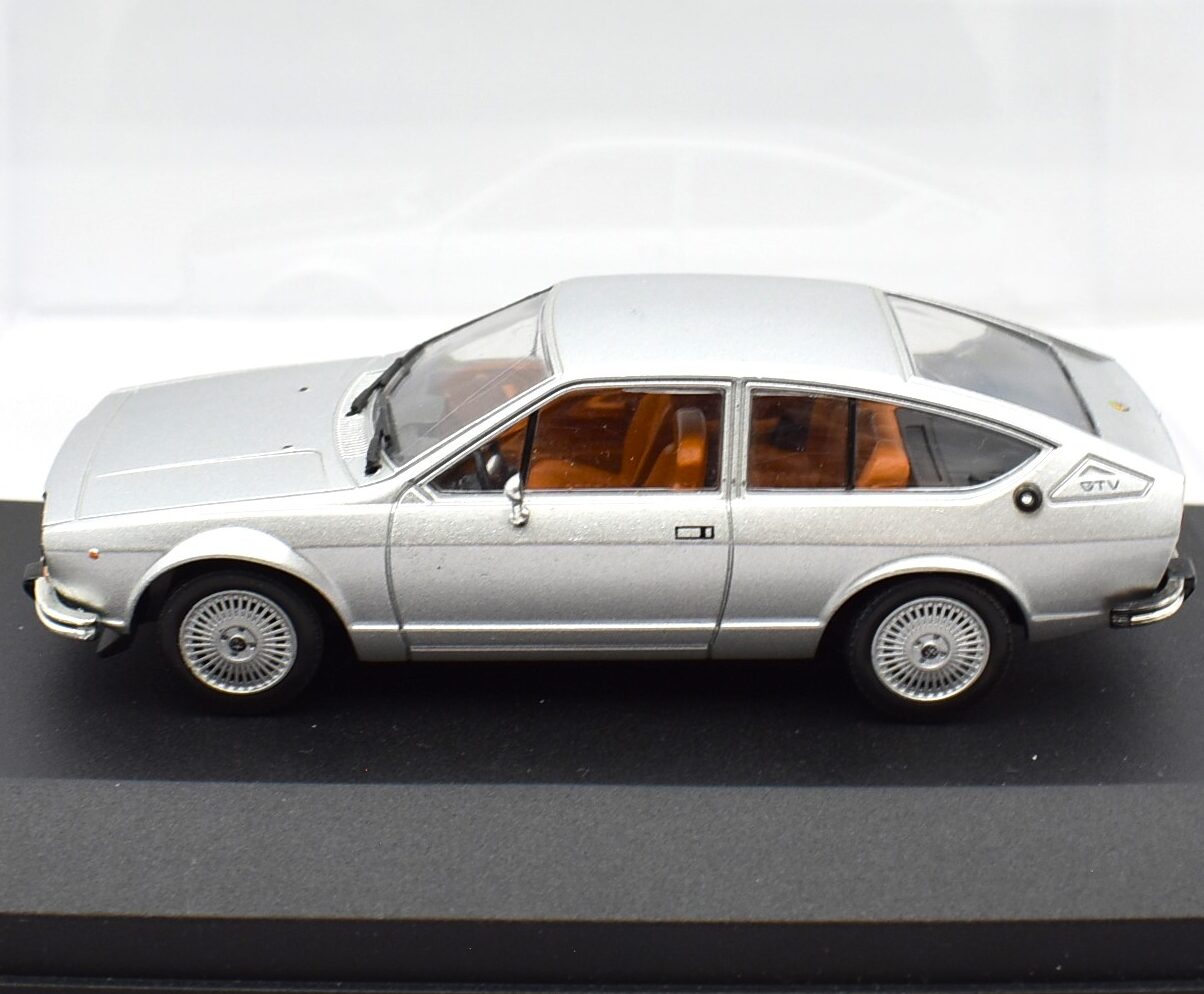 Modellino auto scala 1:43 Alfa Romeo Alfetta GTV 2000 modellismo statico da collezione