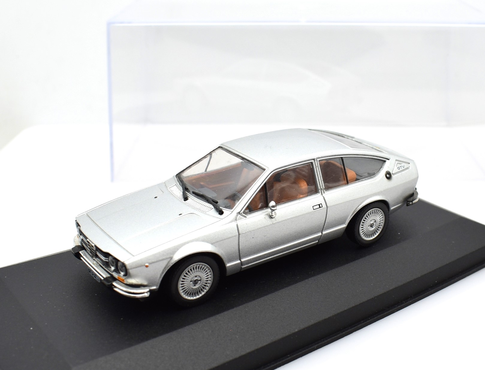 Modellino auto scala 1:43 Alfa Romeo Alfetta GTV 2000 modellismo statico da collezione - immagine 2