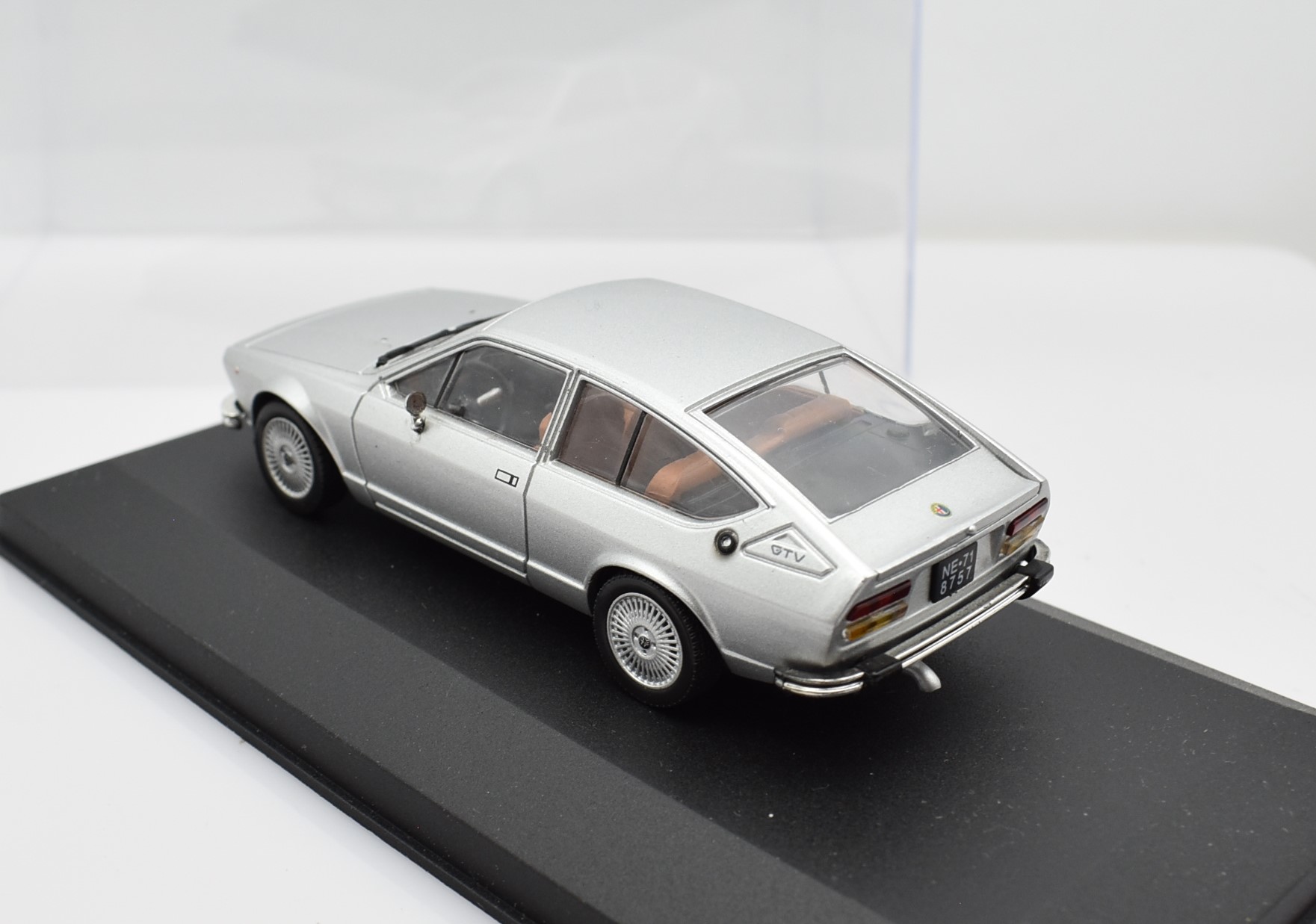 Modellino auto scala 1:43 Alfa Romeo Alfetta GTV 2000 modellismo statico da collezione - immagine 3