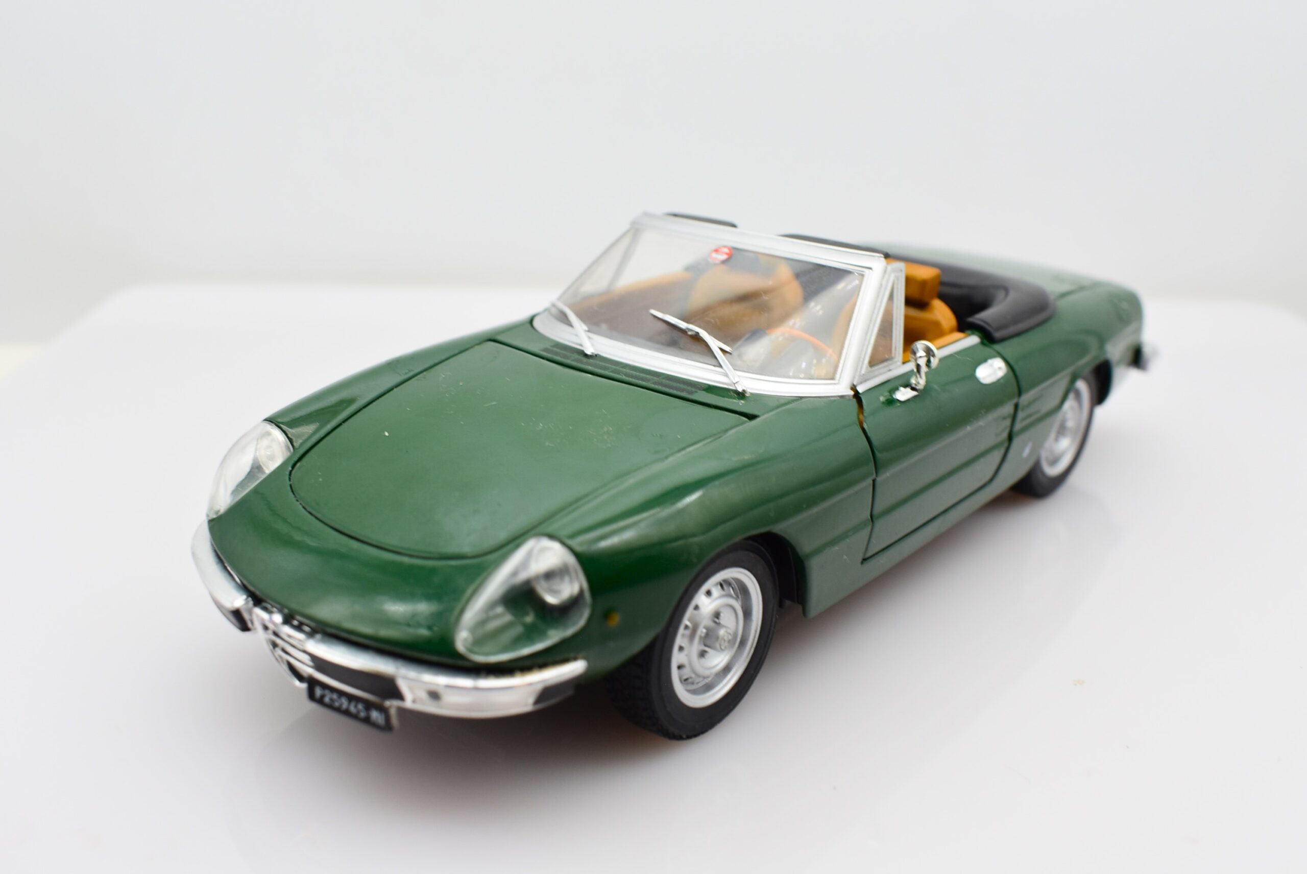 Modellino auto Alfa Romeo 2000 Spider Veloce scala 1:24 diecast modellismo statico da collezione - immagine 7
