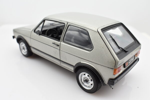 Modellino auto Volkswagen Golf GTI scala 1:24 diecast modellismo statico da collezione - immagine 6