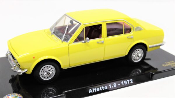 Modellino auto scala 1:24 Alfa Romeo Alfetta 1.8 modellismo statico da collezione - immagine 2