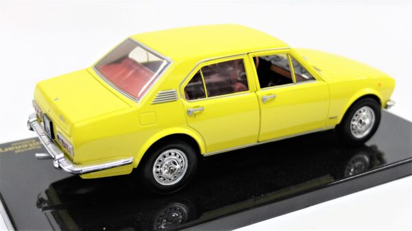 Modellino auto scala 1:24 Alfa Romeo Alfetta 1.8 modellismo statico da collezione - immagine 3