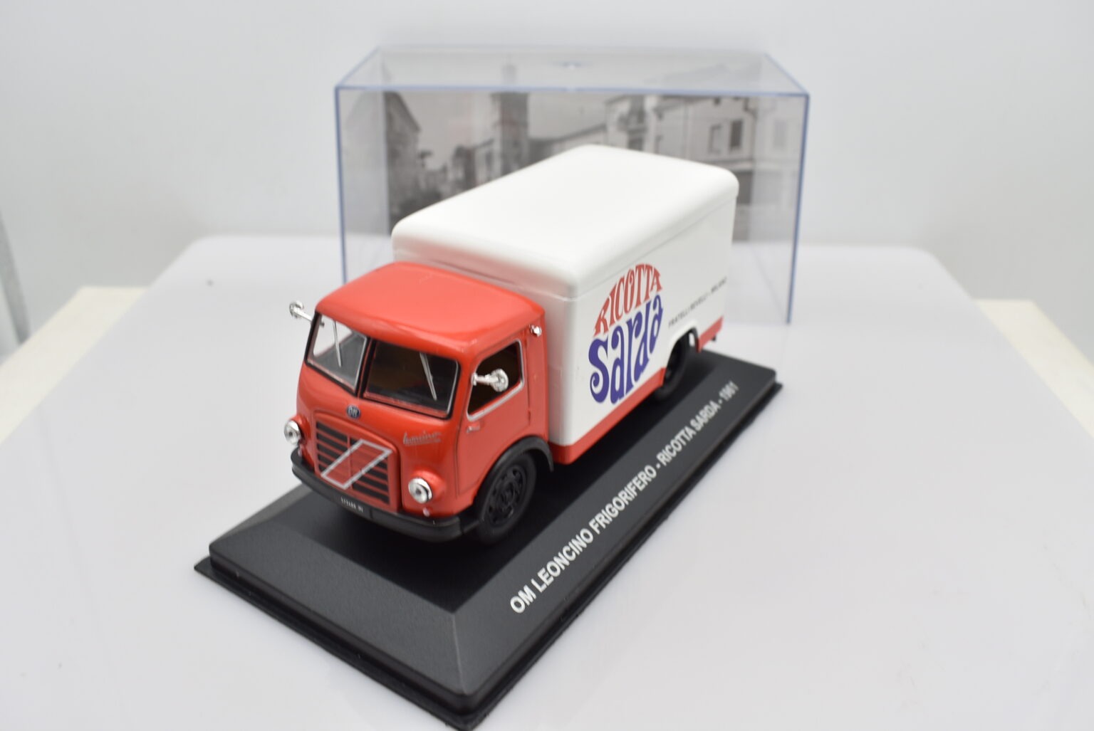 Modellino Furgone Pubblicitario SAVA J4 Austin Soberano – Altaya 1/43 Die-cast