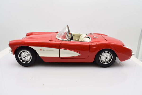 Modellino auto scala 1:18 CHEVROLET CORVETTE burago modellismo da collezione - immagine 2