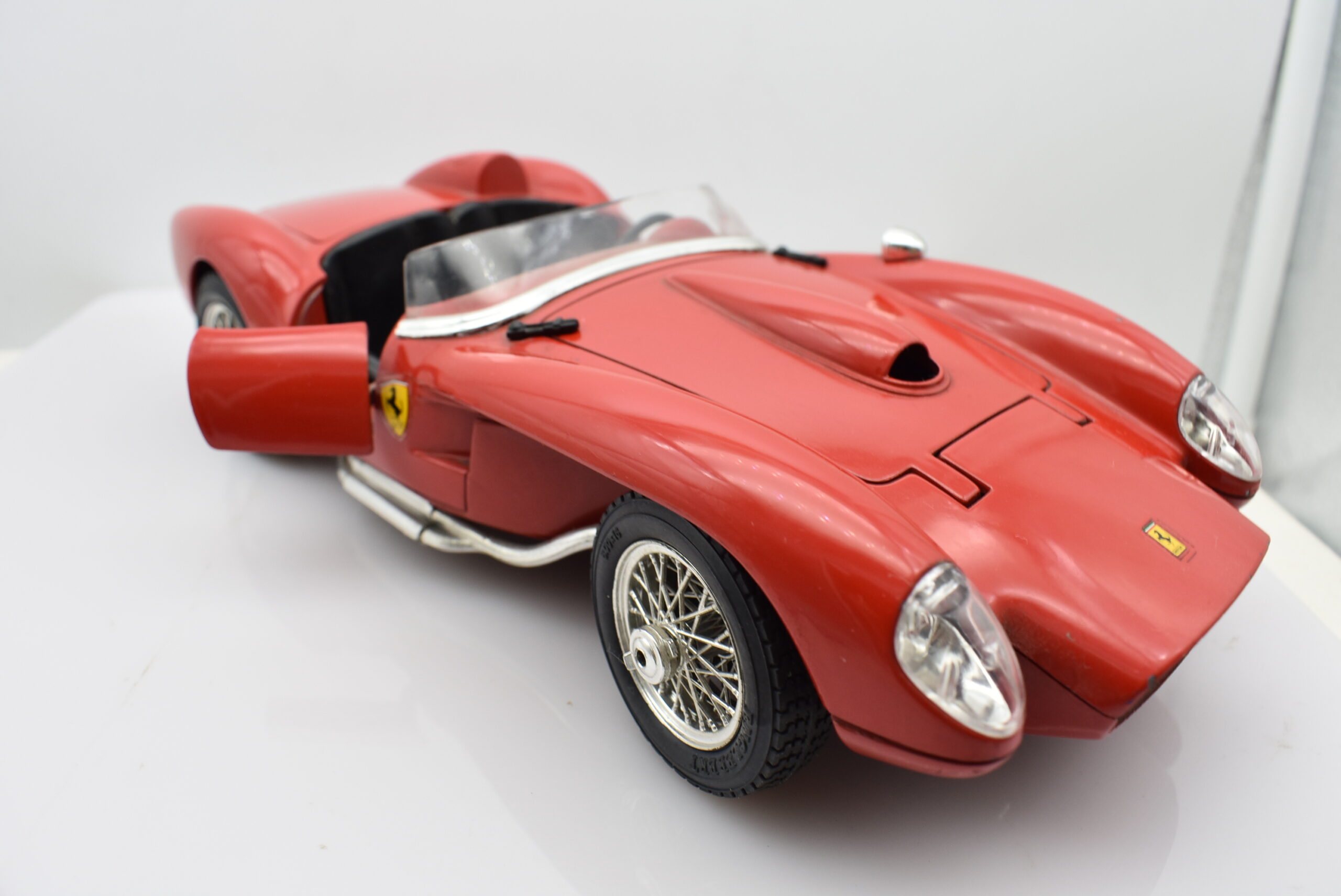 Modellino auto scala 1:18 FERRARI 250 TESTA ROSSA diecast burago da collezione - immagine 5