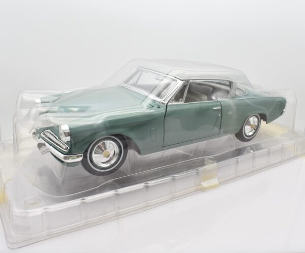 Modellino auto scala 1:18 STUDEBAKER STARLINER diecast modellismo da collezione - immagine 2